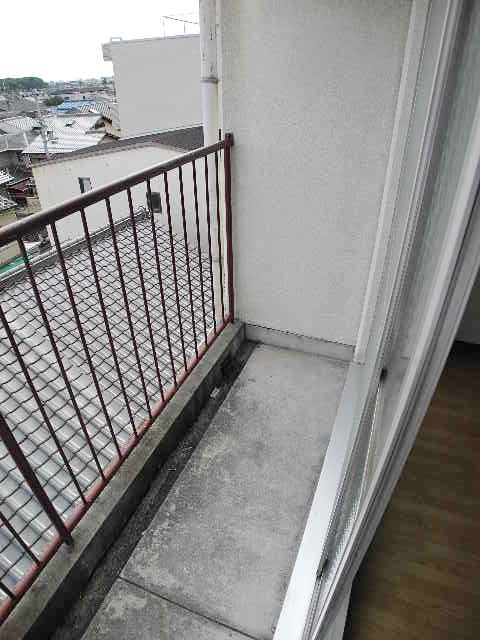 Balcony. For further information, please contact toll-free 0120-21-3325 ☆