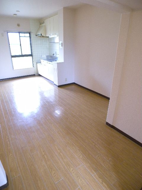 Living and room. Looking for room to house network Sakyo shop!