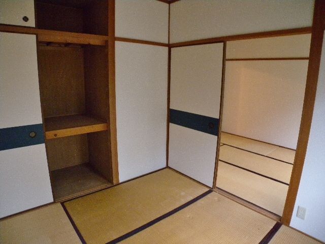 Living and room. Leave it if Kyoto rent "House Network" ☆