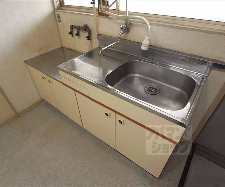 Kitchen. Is a two-burner stove can be installed kitchen