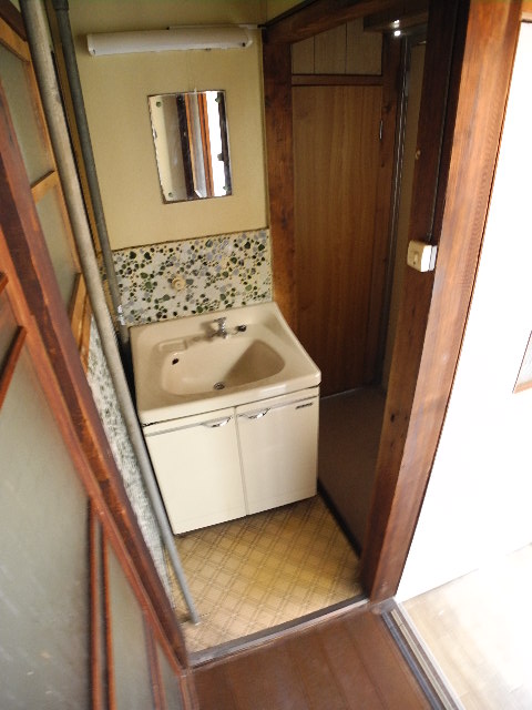 Washroom. Questions about property, Contact do not hesitate!