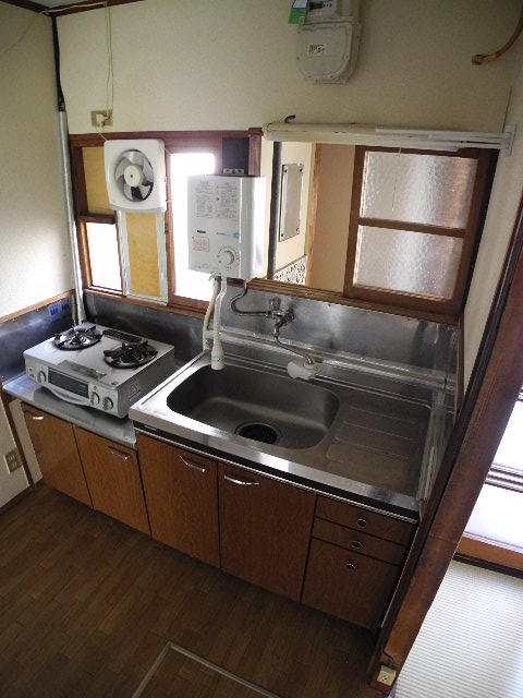 Kitchen. Looking for room to house network Sakyo shop!