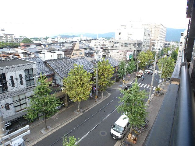 View. Also published in the website "Kyoto rental House Network"