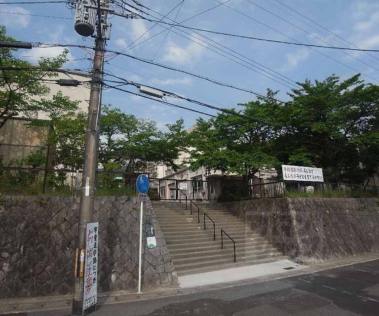 Primary school. Iwakura to North Elementary School (Elementary School) 749m