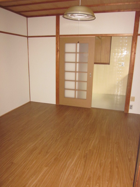 Living and room. Flooring Zhang Kawasumi