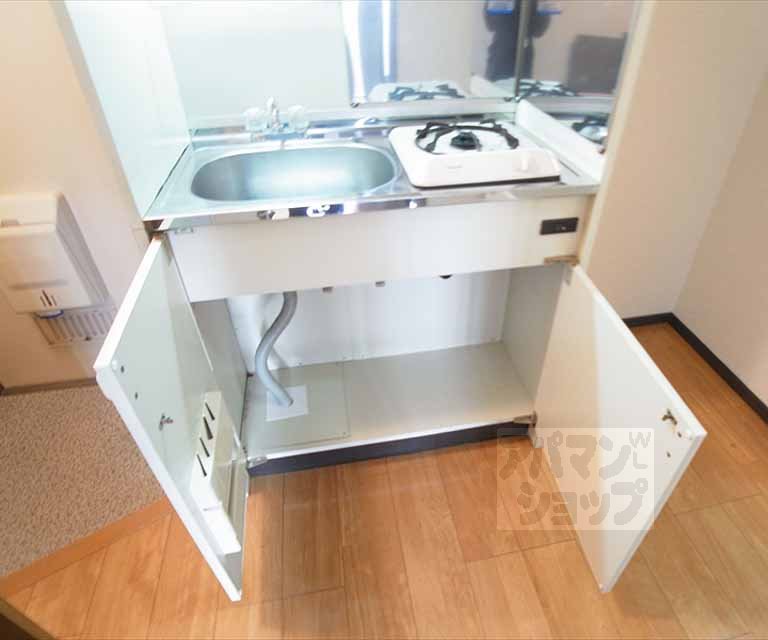 Kitchen. Is a compact kitchen with storage