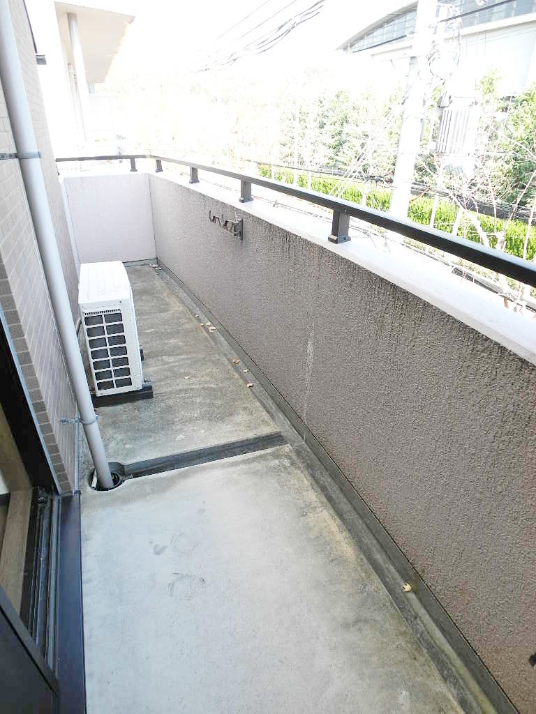 Balcony. For further information, please contact toll-free 0120-21-3325 ☆