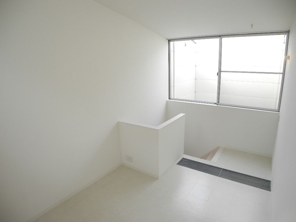 Other room space. It will enter light also sufficient large windows ☆