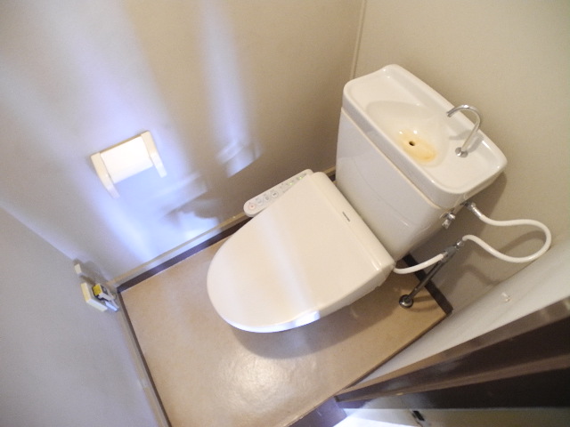 Toilet. Looking for room to house network Sakyo shop!