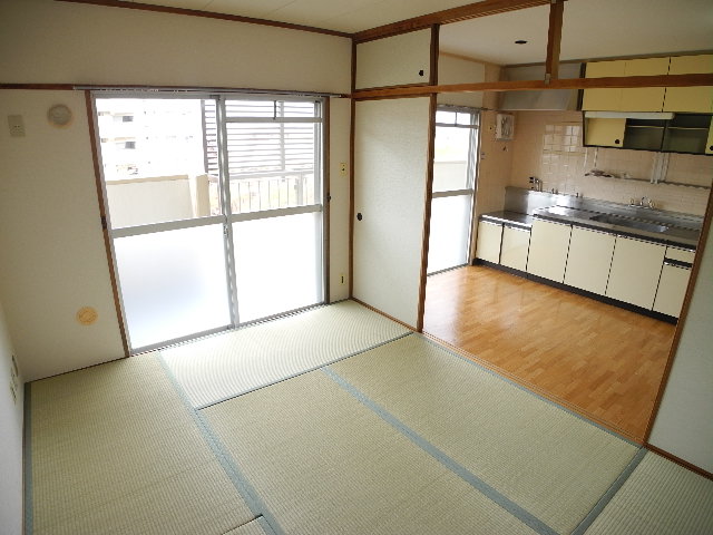 Other room space. Also published in the website "Kyoto rental House Network"