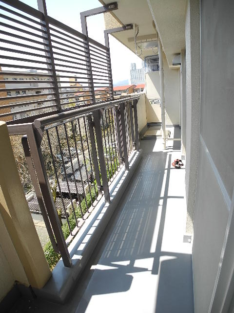 Balcony. Looking for room to house network Sakyo shop!