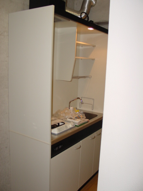 Kitchen. 1-neck with gas stove