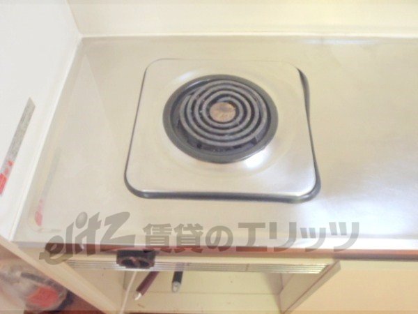 Kitchen. Electric stove