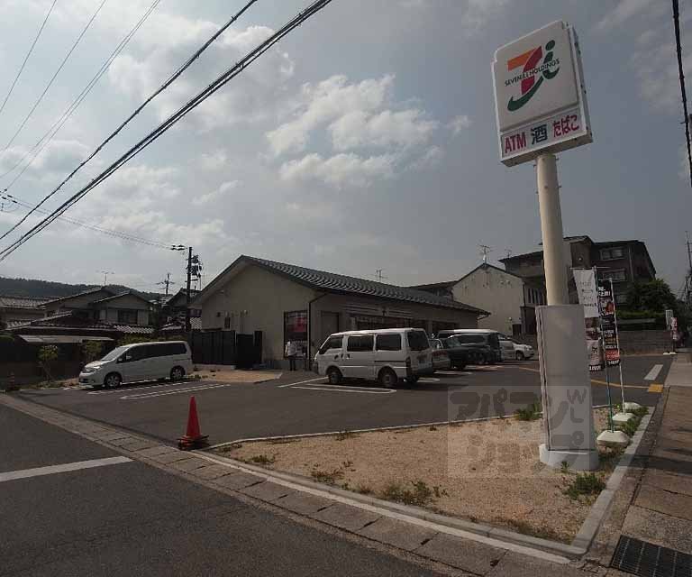 Convenience store. Seven-Eleven Kyoto Iwakurachuzaiji the town store (convenience store) to 801m