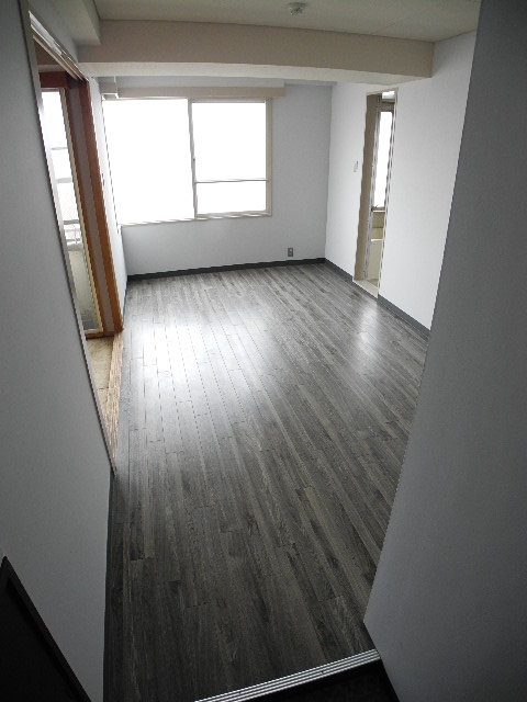 Other room space. Indoor photos will be a different type of room. (This room is under renovation)