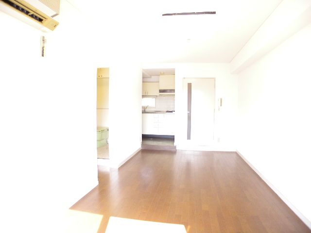 Living and room. Leave it if Kyoto rent "House Network" ☆