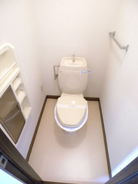 Toilet. Looking for room to house network Sakyo shop!