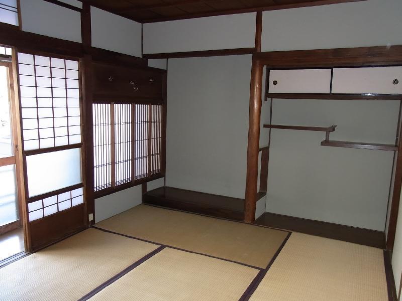 Living and room. Second floor 6-mat Japanese-style room