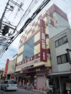 Home center. Joshin J & P Kyoto Teramachi shop until the (home improvement) 498m