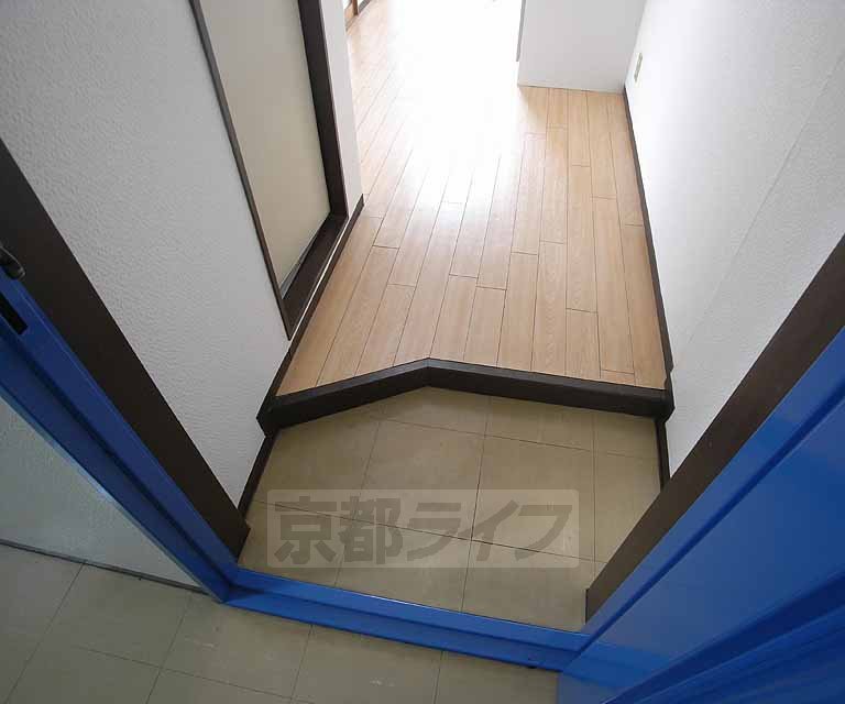 Entrance. 301, Room photo diversion