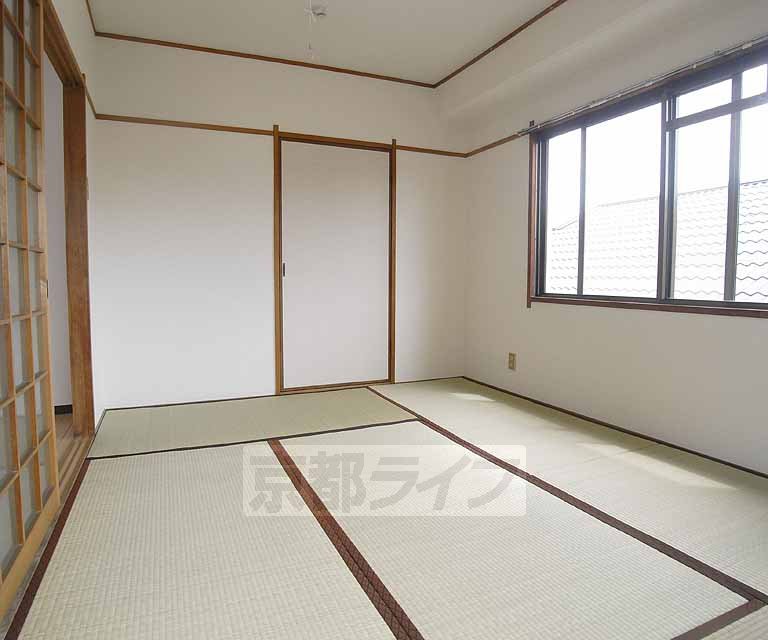 Living and room. 301, Room photo diversion