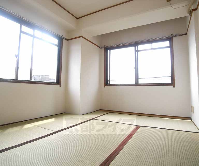 Living and room. 301, Room photo diversion