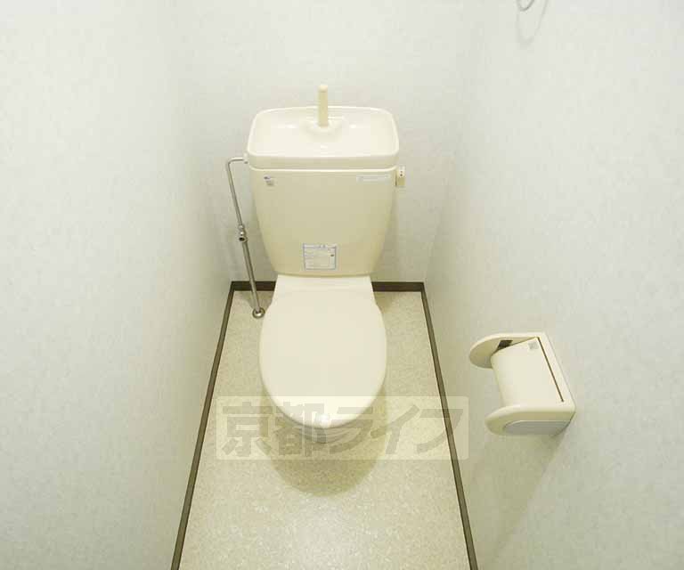 Toilet. 406, Room photo diversion