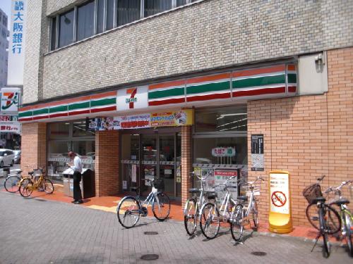 Convenience store. Seven-Eleven (convenience store) to 200m