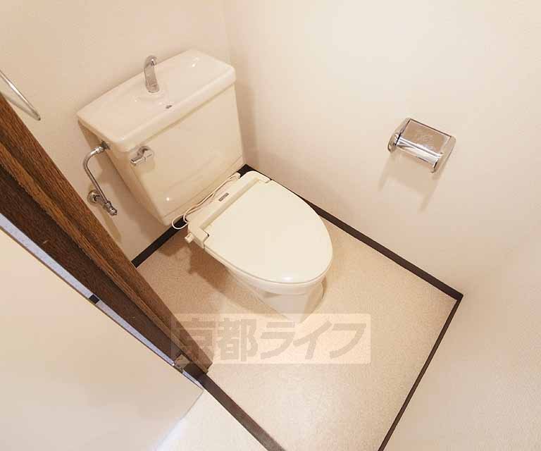 Toilet. 701, Room photo diversion