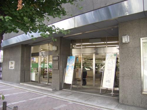 Bank. Bank of Kyoto Kawaramachi 471m to the branch (Bank)