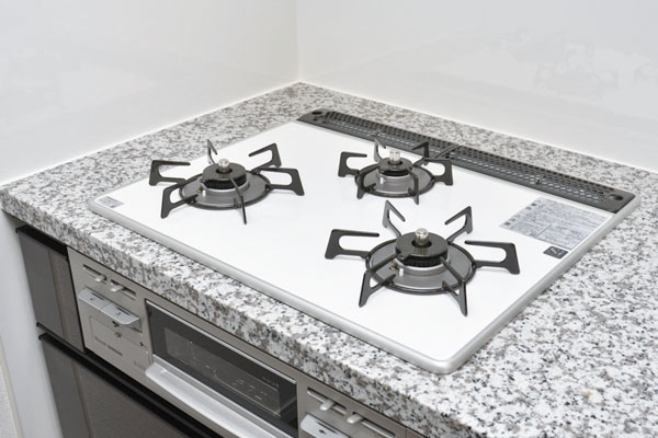 Kitchen.  [Pearl Crystal top stove] Heat-resistant ・ Excellent made of hard enamel on the impact resistance. The top plate is flat by removing the Gotoku, Dirt also wiped off easily (same specifications)