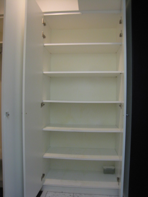 Washroom. Shoes BOX