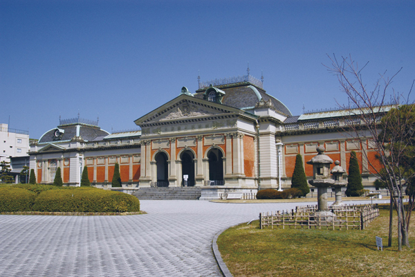Surrounding environment. National Museum (10-minute walk ・ About 800m)