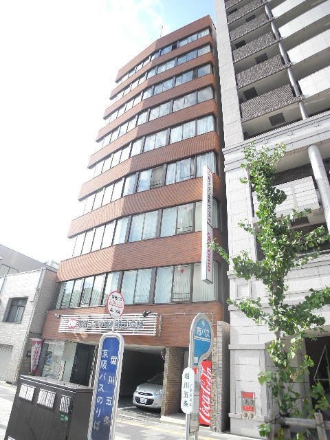 Building appearance. Is a veranda None but day highest!