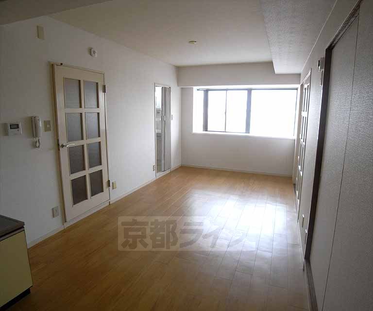 Living and room. 501, Room photo diversion