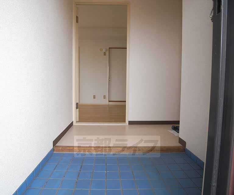 Entrance. 501, Room photo diversion