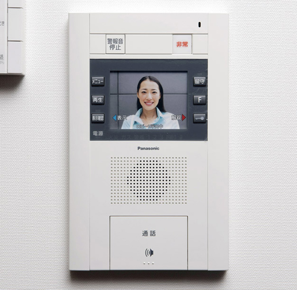 Security.  [Hands-free TV monitor with intercom] You can check and call the visitor shared entrance with intercom color monitor. Hand is the hands-free type that can be answering even if occupied (same specifications)