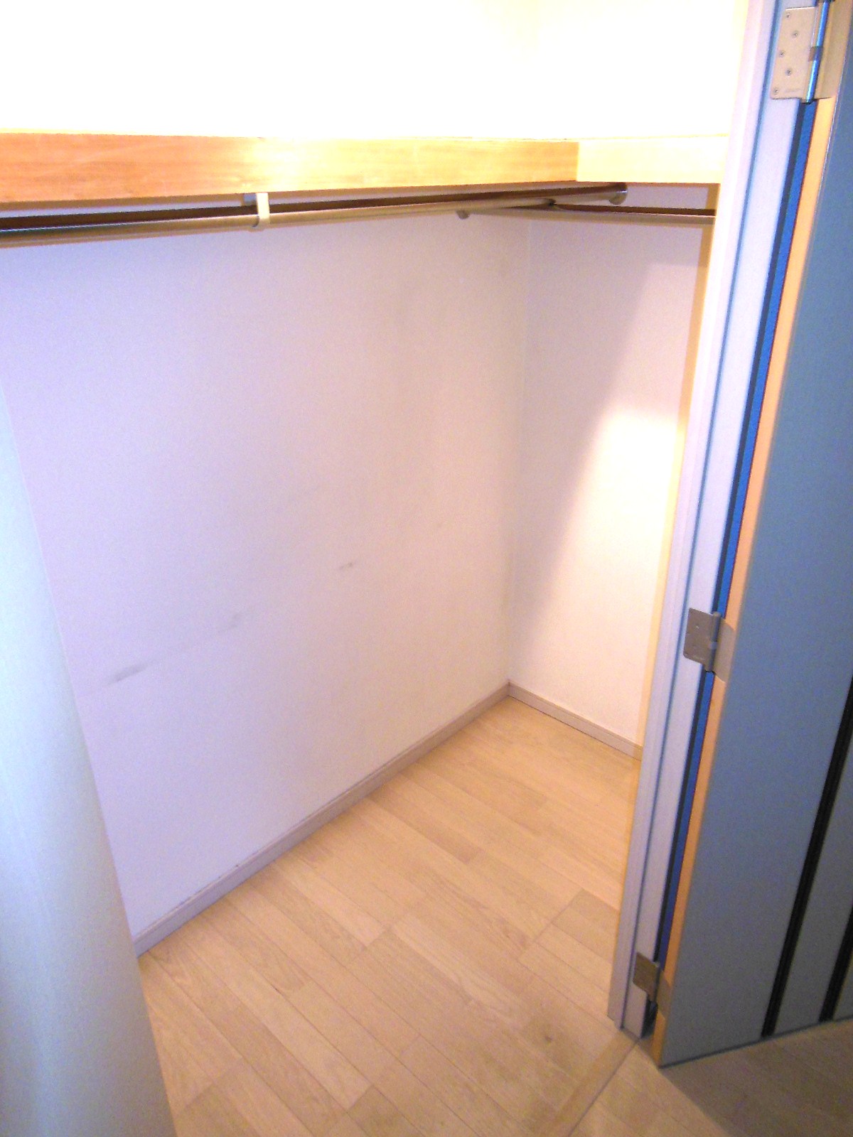 Receipt. Walk-in closet