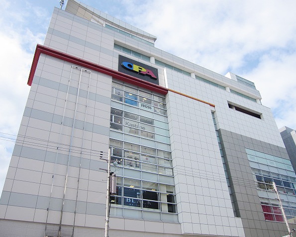 Shopping centre. 845m to the OPA (shopping center)