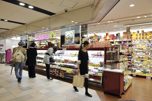 Supermarket. Seijo Ishii Shijo Karasuma store up to (super) 334m
