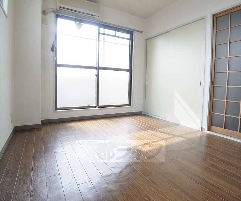 Living and room. 301, Room photo diversion
