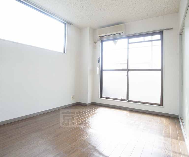 Living and room. 301, Room photo diversion