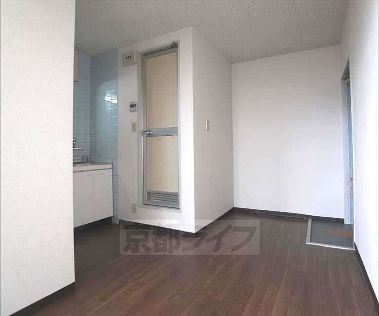 Living and room. 301, Room photo diversion