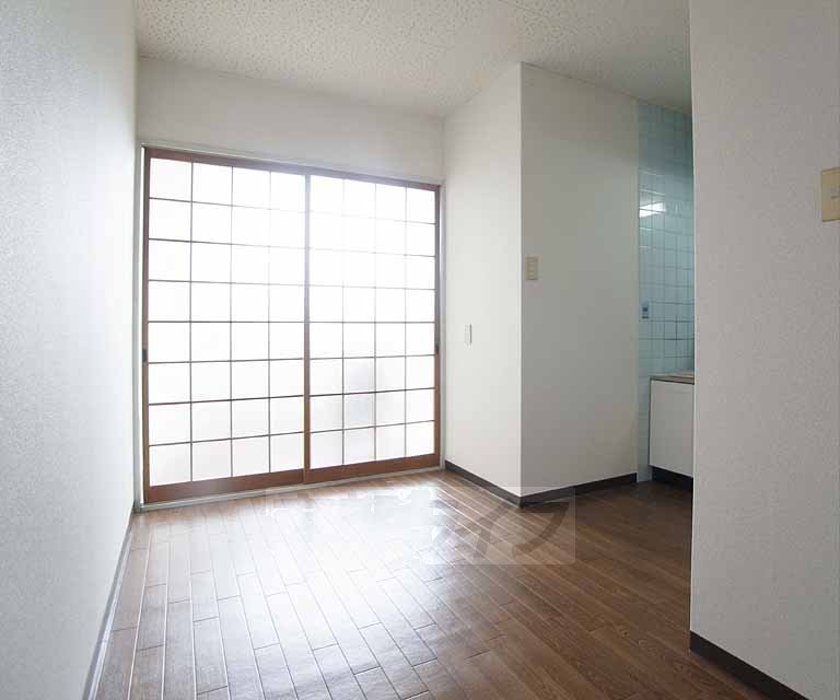 Living and room. 301, Room photo diversion