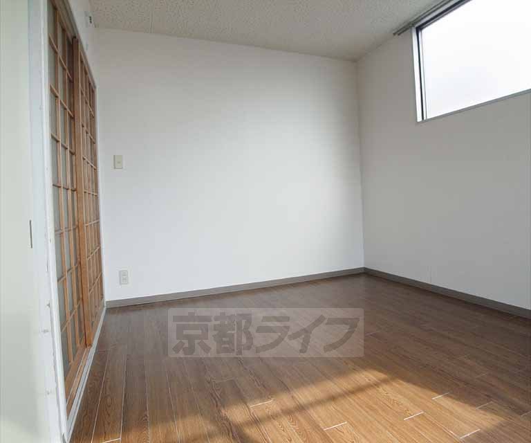 Living and room. 301, Room photo diversion