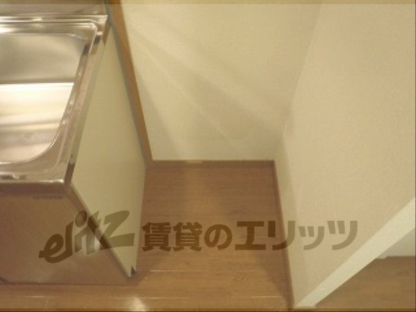 Other room space. Refrigerator yard