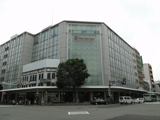 Shopping centre. 500m to Kyoto Takashimaya store (shopping center)