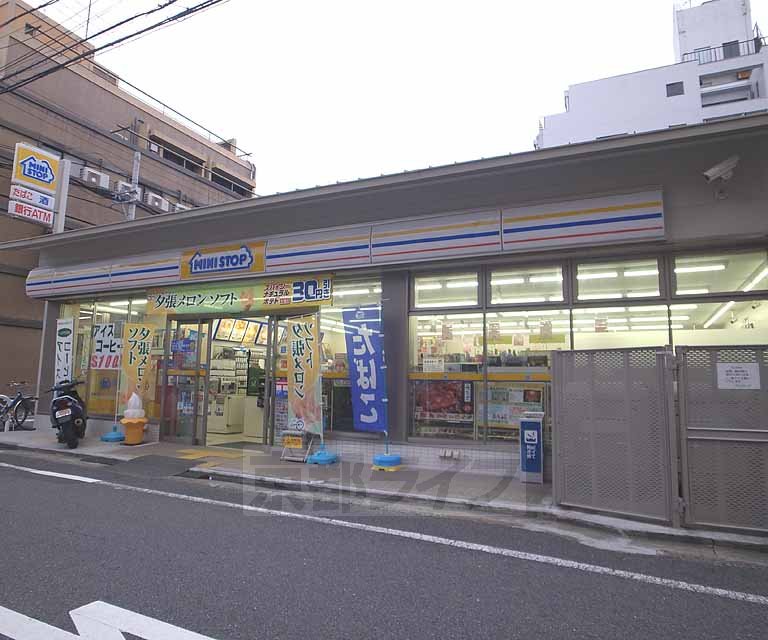Convenience store. MINISTOP Kyoto Muromachi Street Manju-ji store up (convenience store) 237m