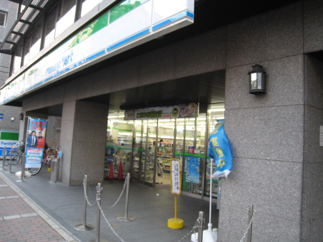 Convenience store. 30m to Family Mart (convenience store)