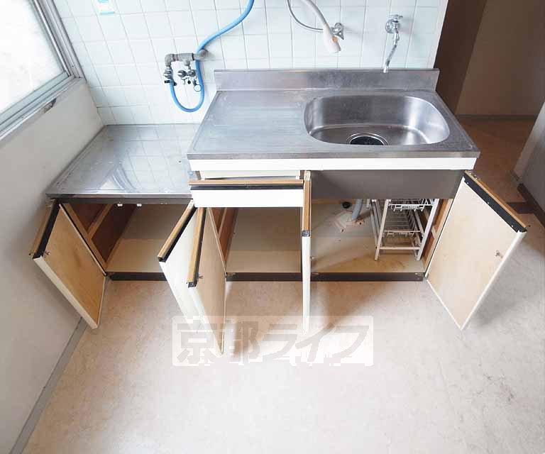 Kitchen. 402, Room photo diversion